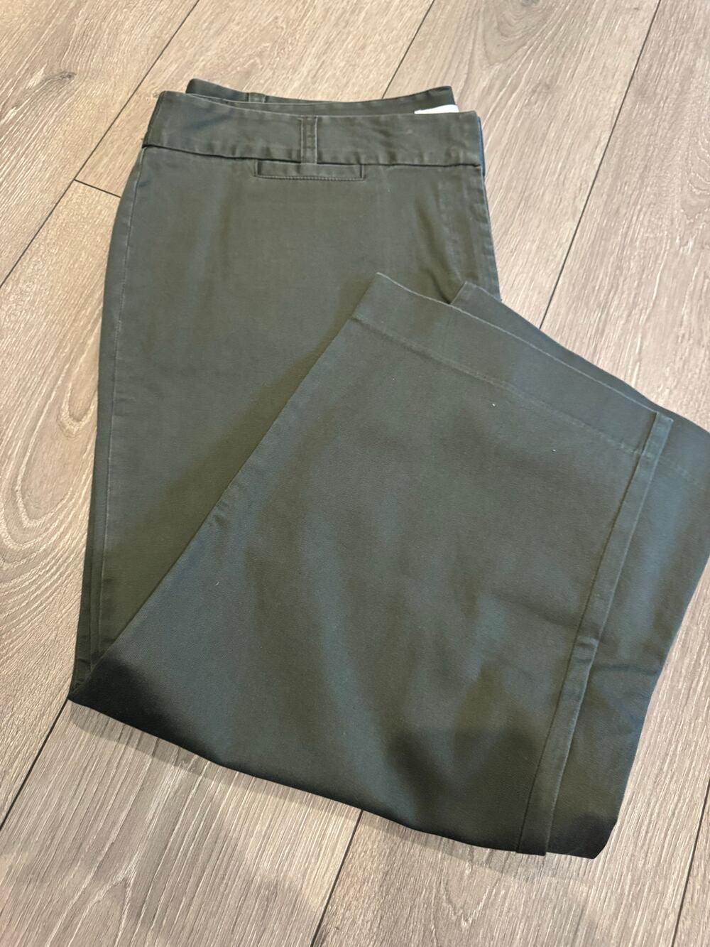 Charter Club Olive Green Stretch Capri Pants Size 16